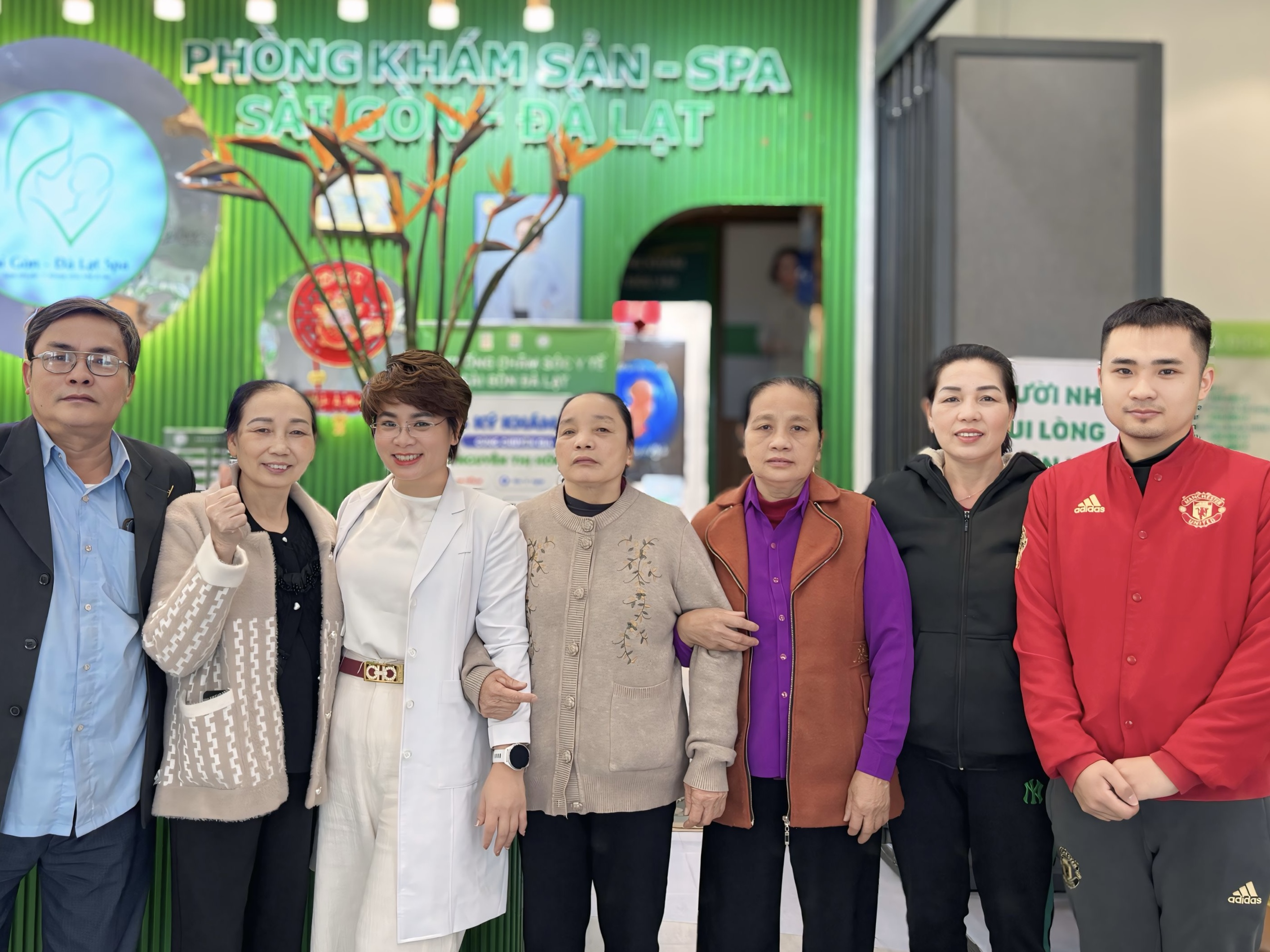 Bác sĩ và bệnh nhân tại Phòng Khám Sài Gòn Đà Lạt